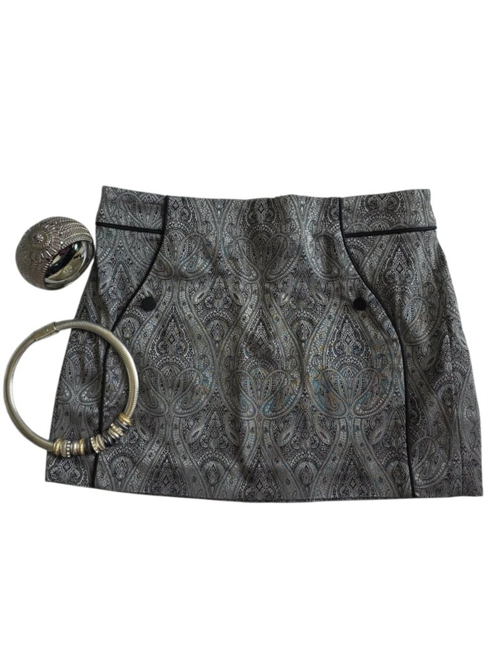 NWT BEBE BLACK/GREY PAISLEY PRINT MINI SKIRT SZ 4